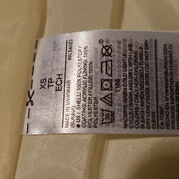 Old Navy puffer vest! - Picture 8 of 10